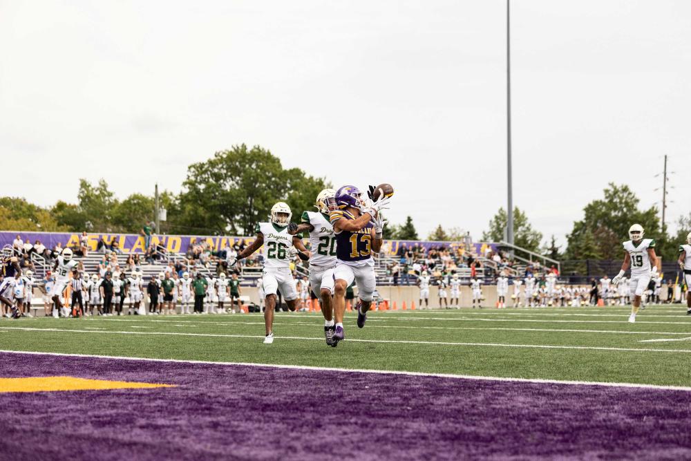 AU football player catching football