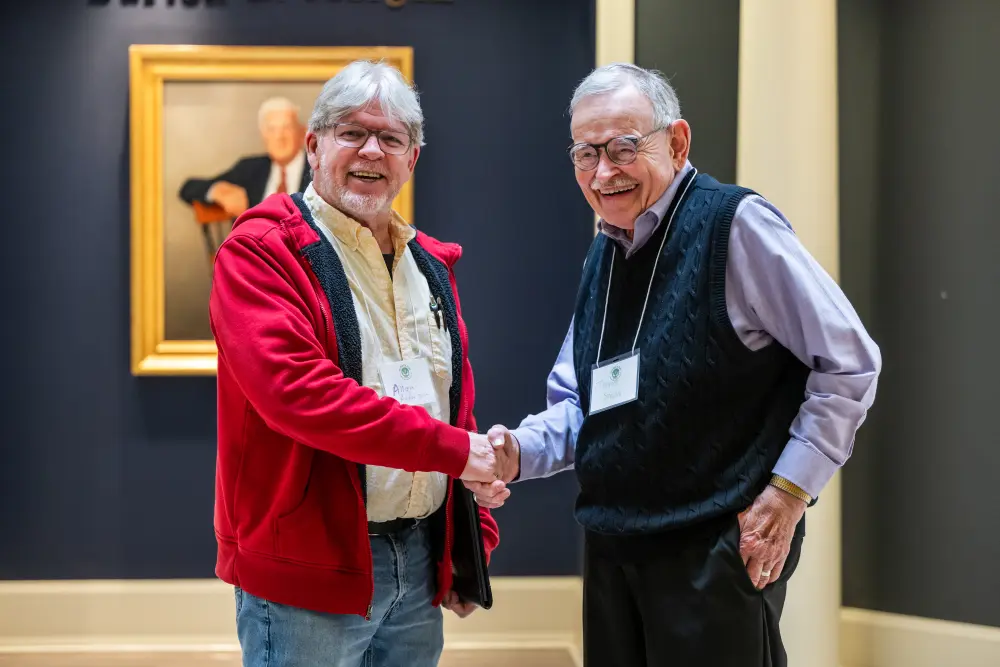 2 people shaking hands