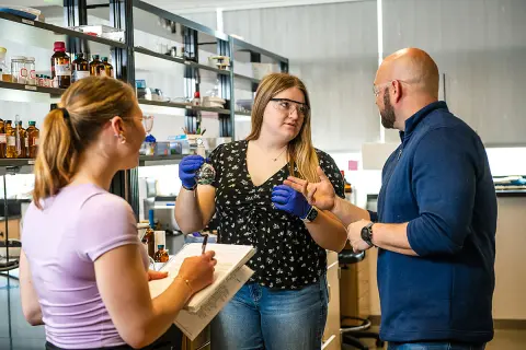 Melanie Eichler, winner of 2025-26 Goldwater Scholarship, poses in Nick Johnson's lab.