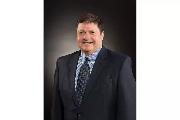 head shot of Dan Fox