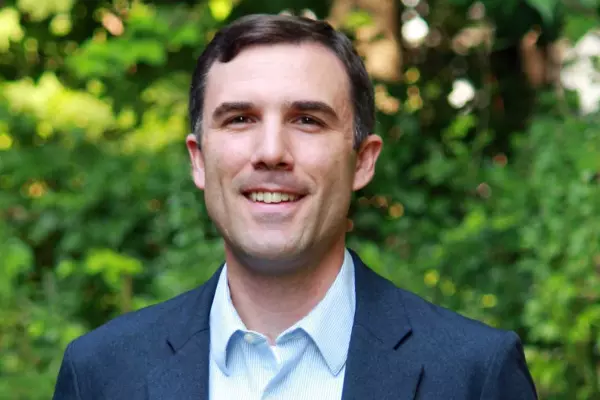 head shot of Dr. Abe Edwards