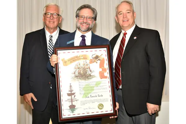 President Peede poses with his Ohio Commodores award