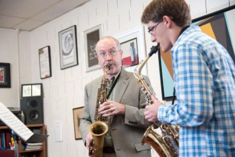 Tom Reed giving a saxaphone lesson