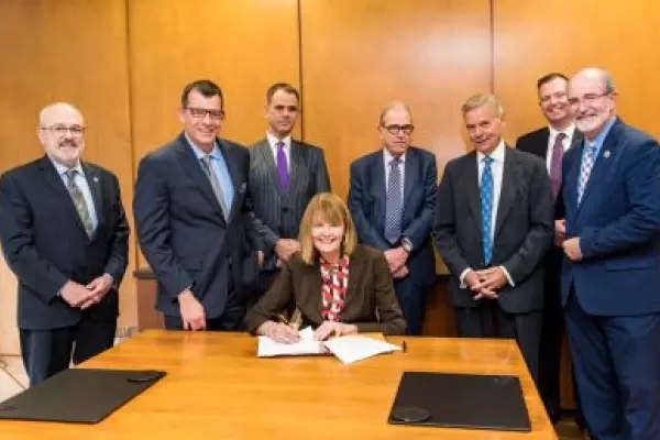 AU MBA program signs agreement with Hiram 