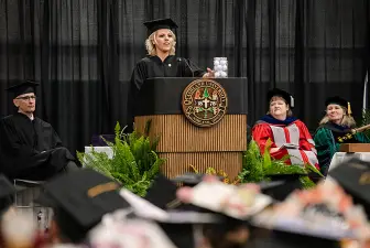 Commencement speaker Kristen Maurer