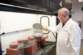 Dr. Weidenhammer testing cookware