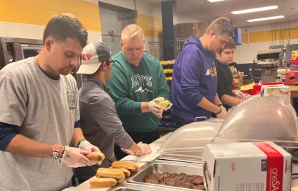 fraternity brothers volunteering