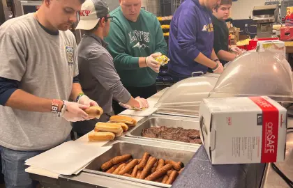 fraternity brothers volunteering