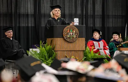 Commencement speaker Kristen Maurer