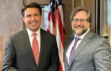 AU President Jon Peede (right) with City of Ashland Mayor Matt Miller (left)