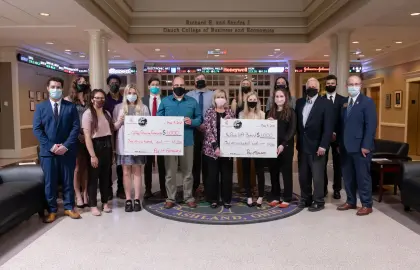 AU marketing students pay it forward