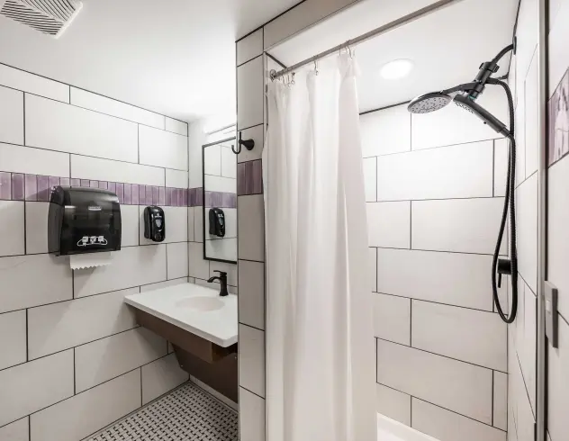 Andrews bathroom
