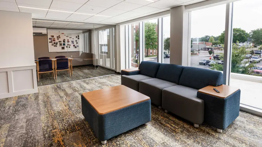 Amstutz lounge