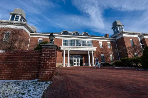 College of Business & Economics