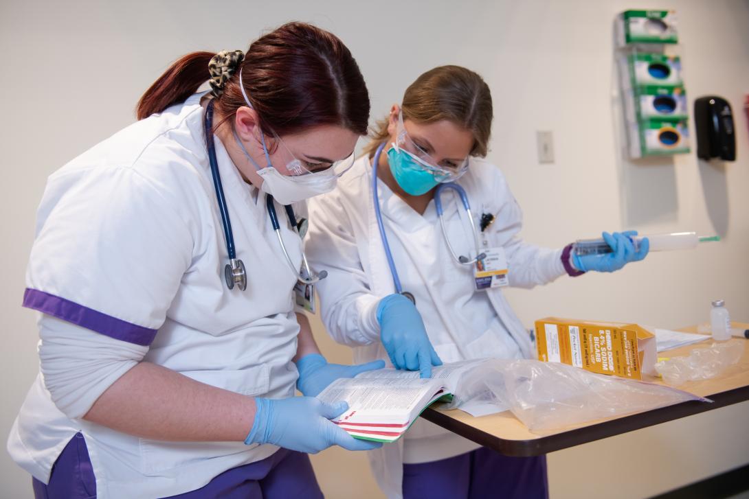 Nursing students in ICU lab