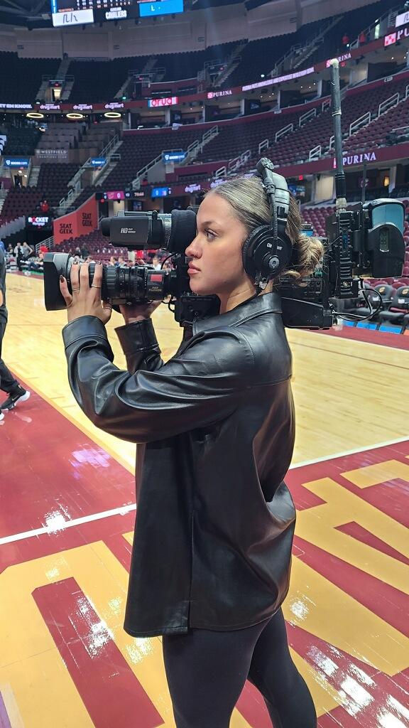 AUTV20 camerawoman at a Cleveland Cavs game