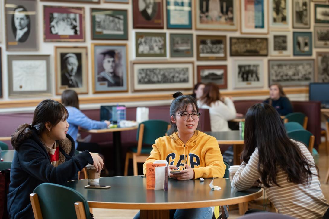 Students dining in the Eagles' Nest