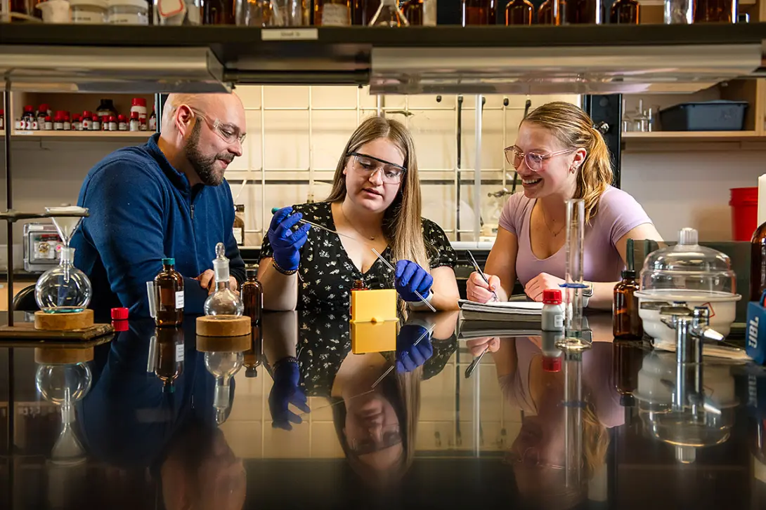 Melanie Eichler, winner of 2025-26 Goldwater Scholarship, poses in Nick Johnson's lab.